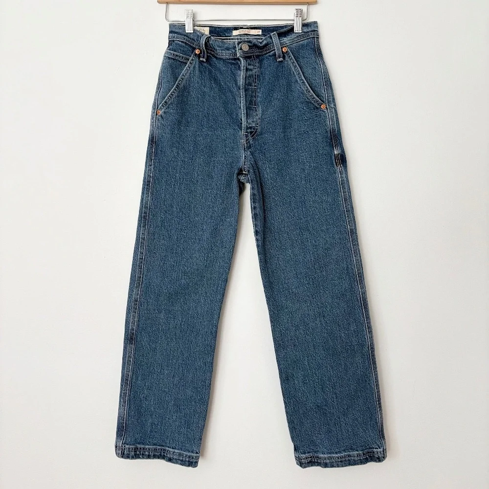 Levi's High-Rise Wide Leg Jeans in Medium Blue - Picture 3 of 7